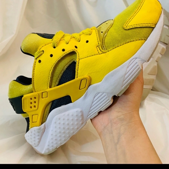 Yellow Nike - Picture 3 of 5